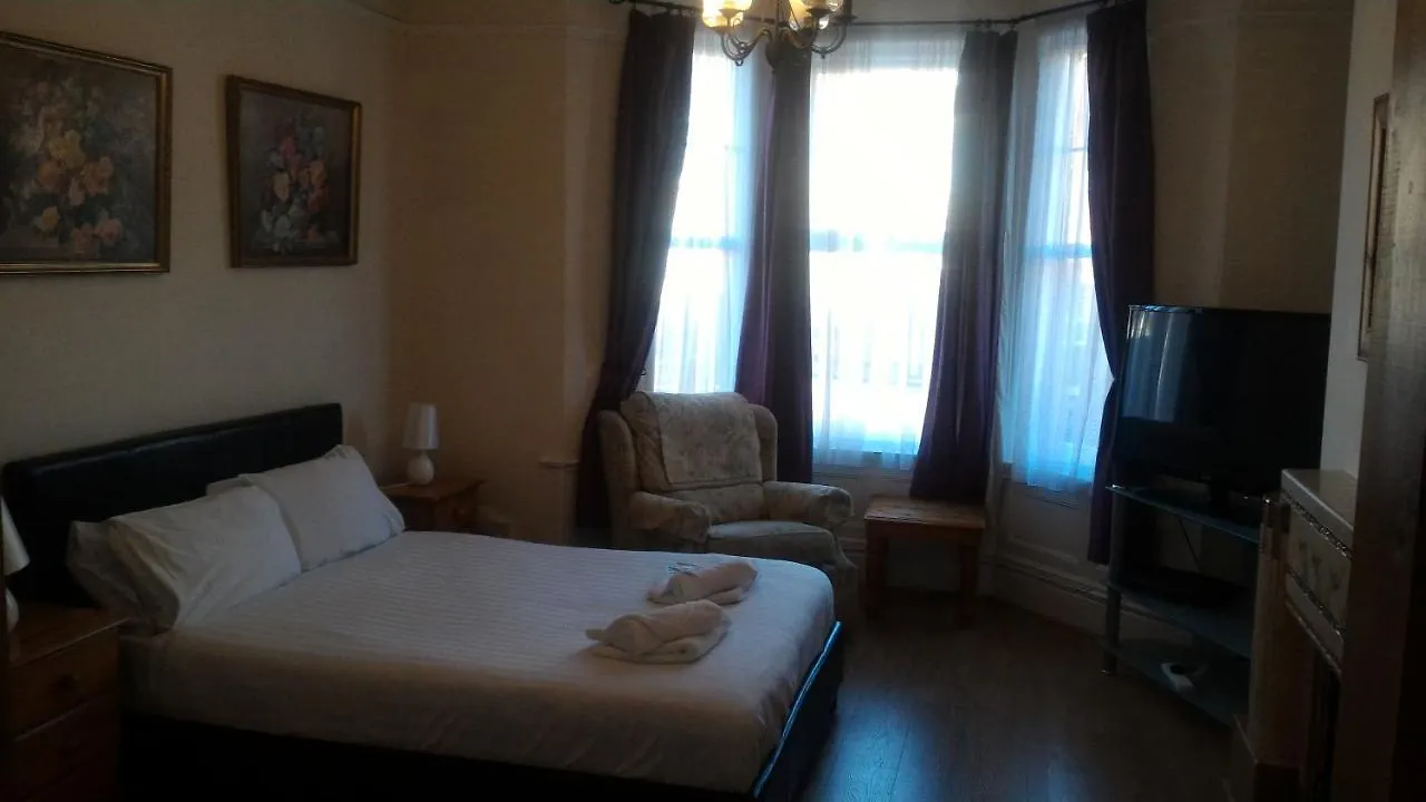 Cedar Lodge Hotel Exeter Guest house